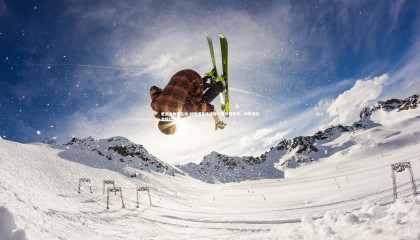 爱游戏体育在线-利物浦客场遭拜仁慕尼黑逆转，利物浦转会拜仁